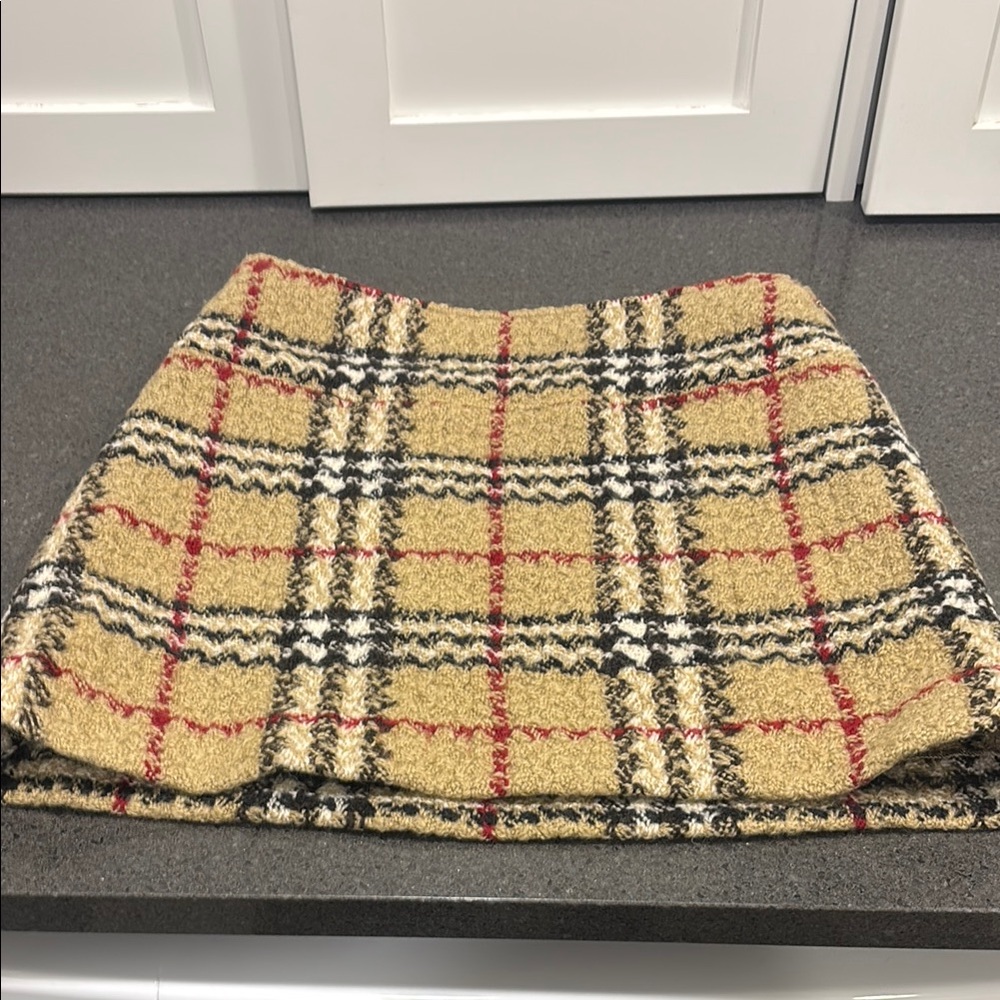 Burberry Plaid Wool Skirt - Tan, Black, Red